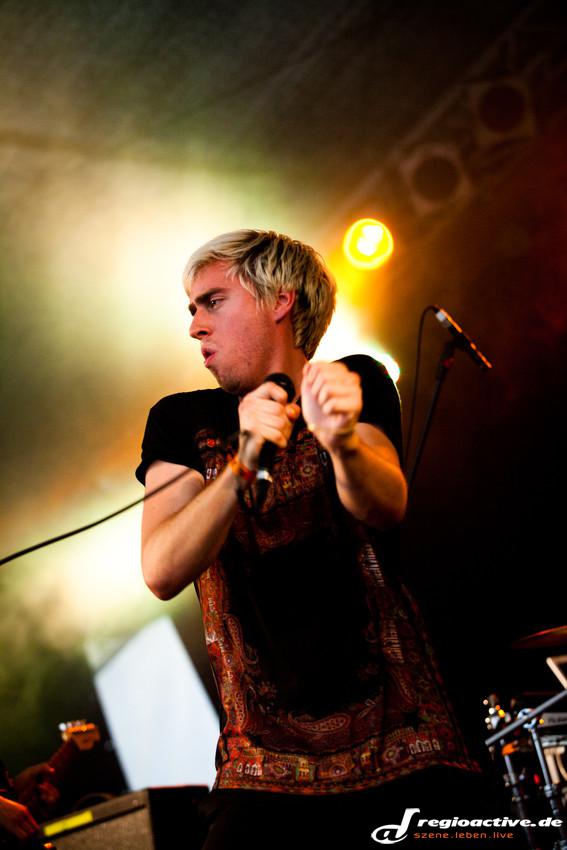 Bilderbuch (live beim Mini-Rock-Festival, 2014)